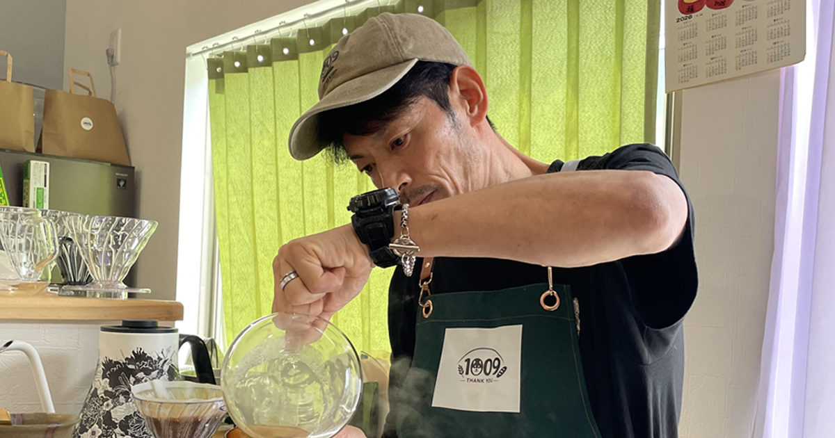 小寺さんがコーヒーを淹れる姿